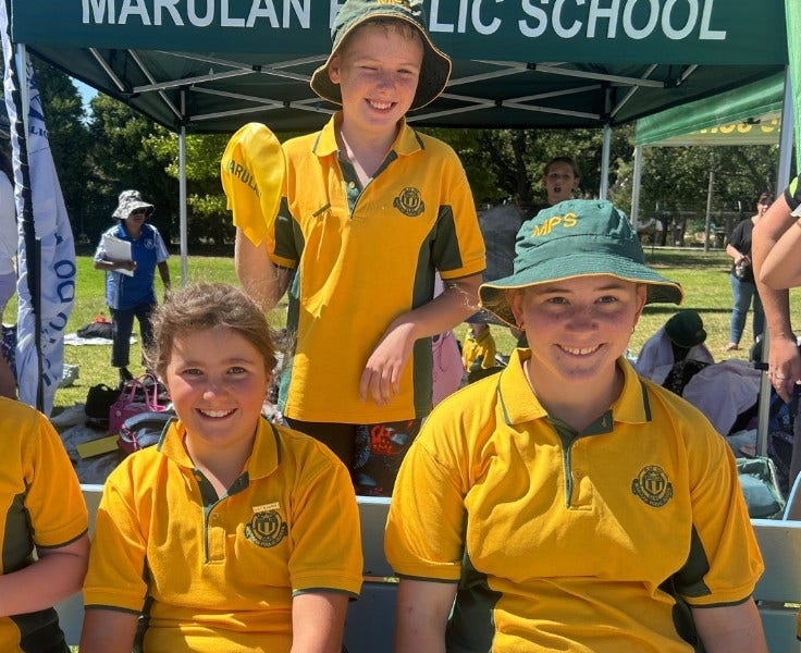 3 students at sports carnival